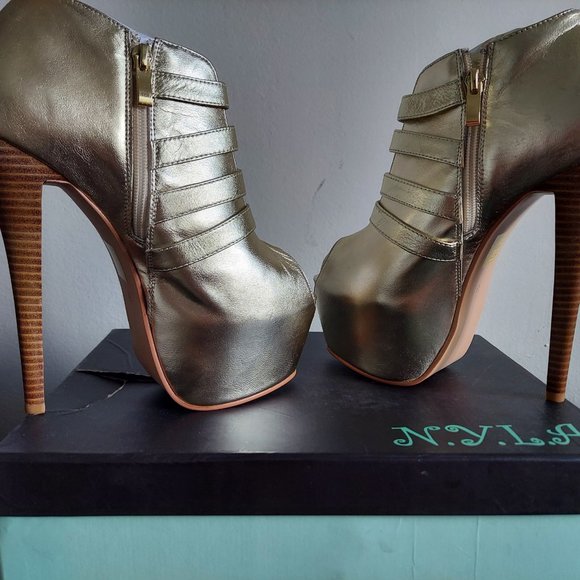 N.Y.L.A. Women's Larilie Platform Boot - Picture 3 of 7